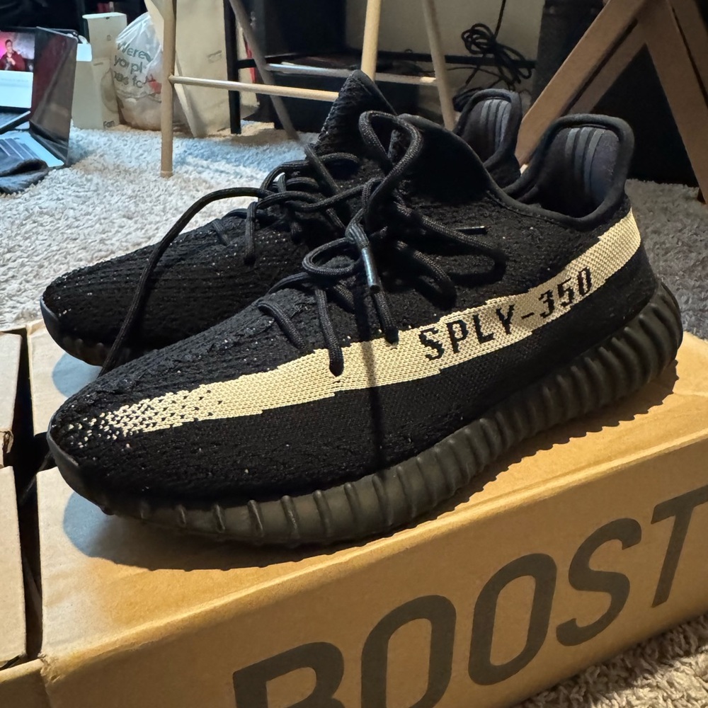 adidas Yeezy 350 “Oreo”
Size 12 - Picture 3 of 3